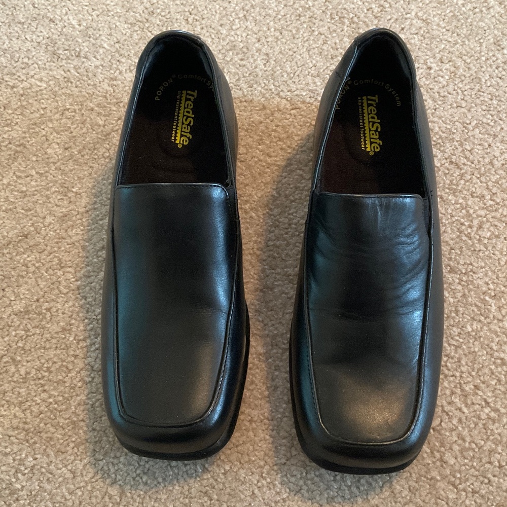 size 7, tred safe shoes, non slip bottoms - Picture 6 of 8